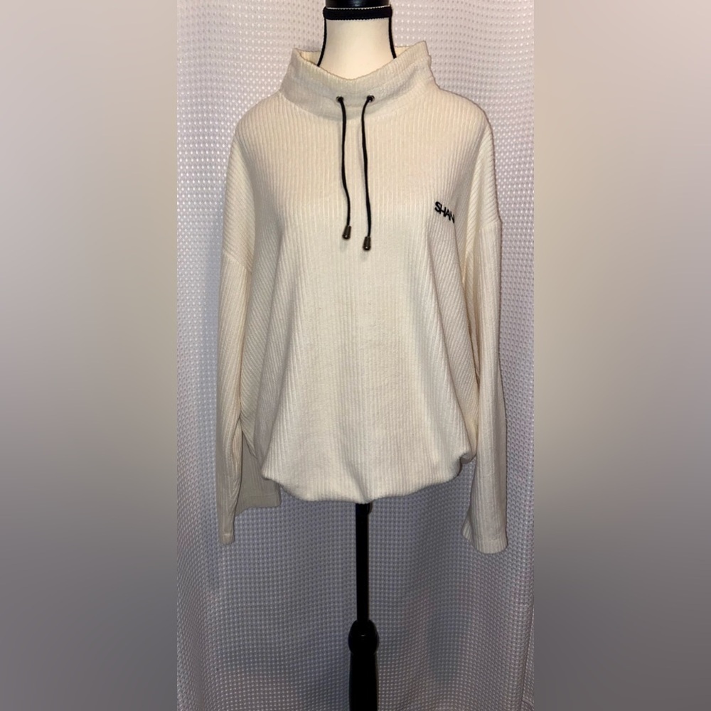 SHAN oversized ribbed sweater size Medium - Made in Canada